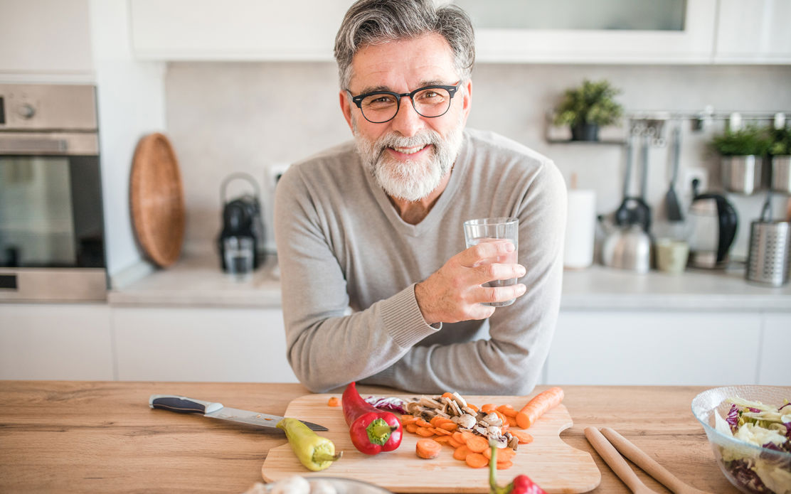 Älterer Herr möchte eine Teilpensionierung in der Schweiz, damit er mehr Freizeit für seine Hobbies hat und erkundigt sich über die Folgen der Teilpensionierung für die AHV und Pensionskasse. 