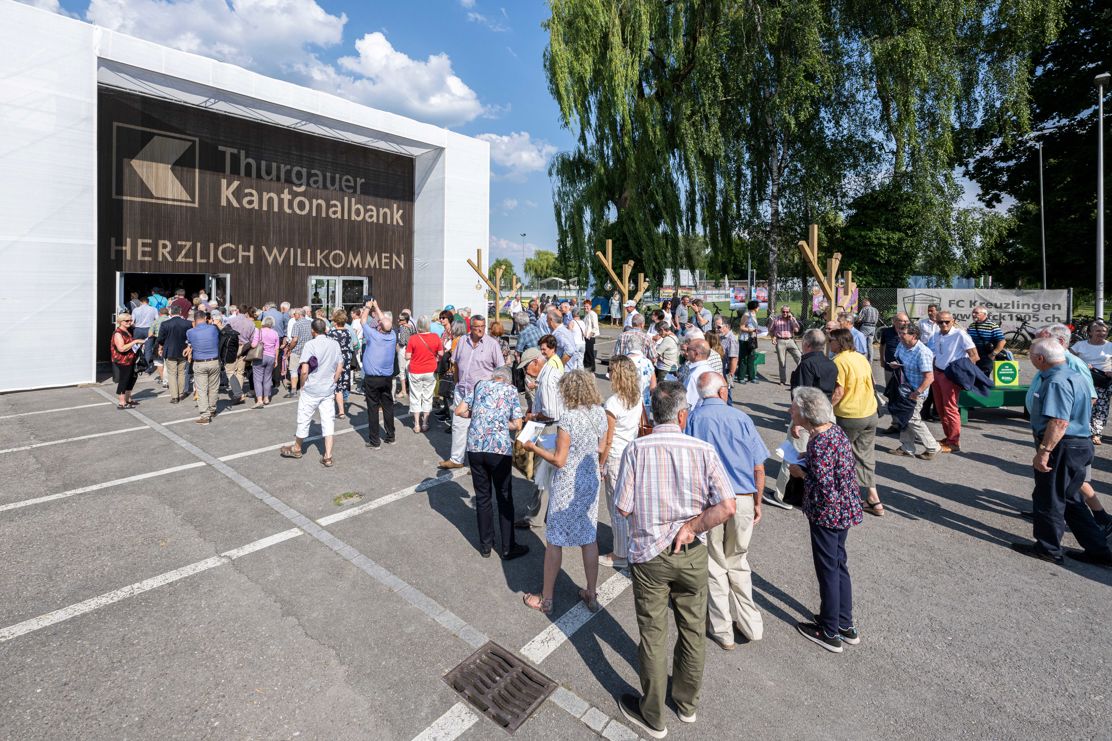 Über 2600 Gäste nehmen an der Partizipanten-Versammlung in der Bodensee-Arena in Kreuzlingen teil.