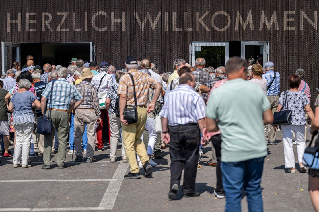 Über 2600 Gäste nehmen an der Partizipanten-Versammlung in der Bodensee-Arena in Kreuzlingen teil.